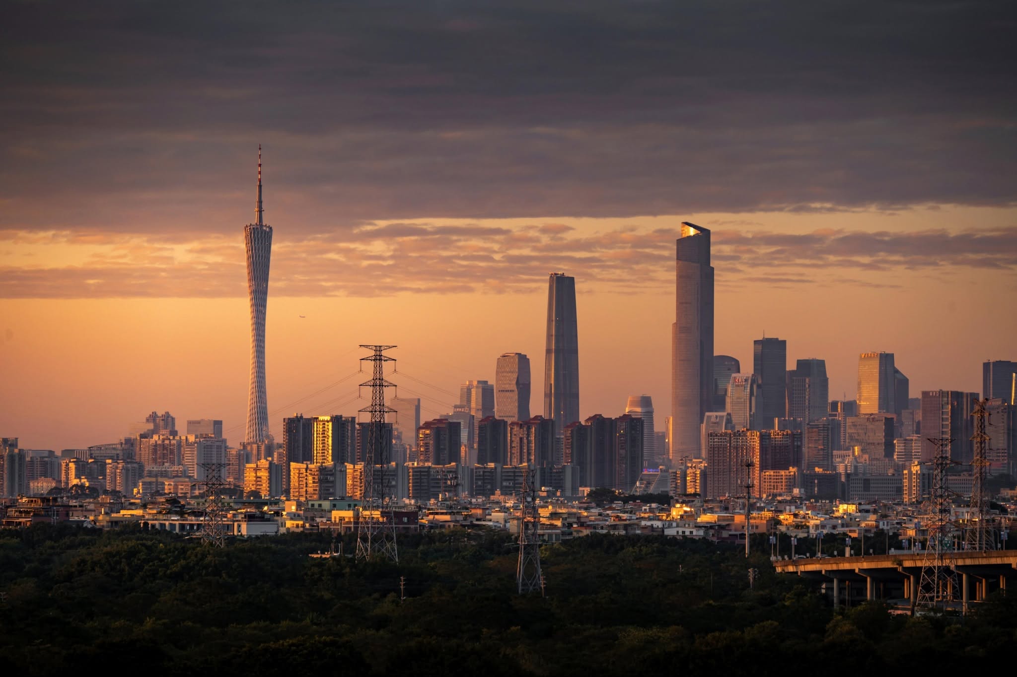 广州城市天际线与广州塔夕阳